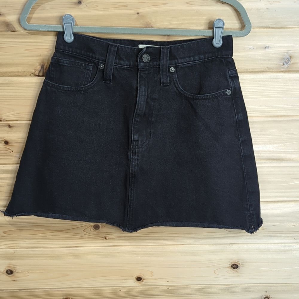 Madewell McCarren Raw-Hem‎ Jean Skirt in Washed Black Size 25 G5523